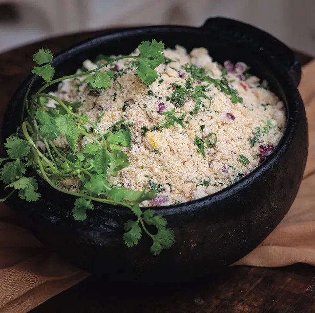 Farofa de Dendê com Camarão Seco