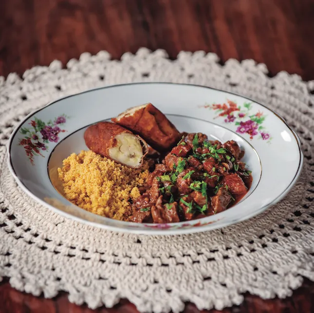 Galinha Caipira ao Molho Pardo